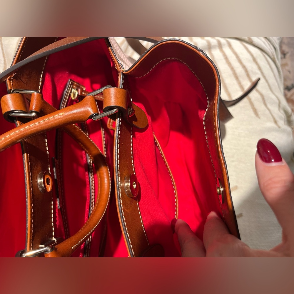 Dooney and Bourke Large Barlow bag and dust bag - Picture 14 of 16